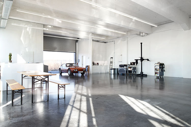Studio B10 in Düsseldorf bietet vielseitige Räume für Foto- und Filmproduktionen sowie Events, mit umfangreicher Ausstattung und bester Lage.